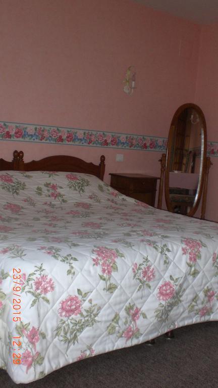 Auberge De L'Atre Quarré-les-Tombes Habitación foto