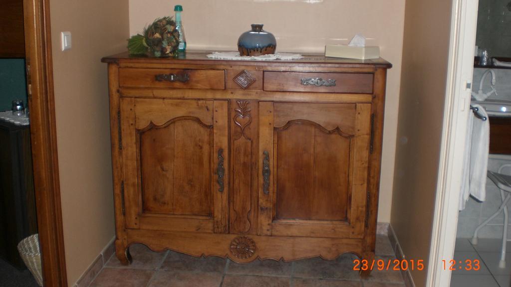 Auberge De L'Atre Quarré-les-Tombes Habitación foto