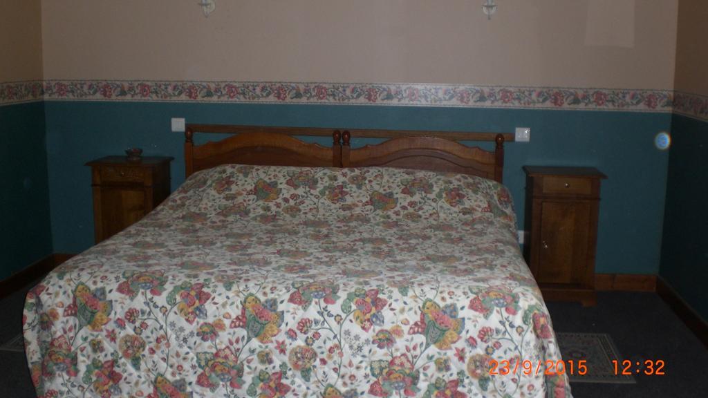 Auberge De L'Atre Quarré-les-Tombes Habitación foto